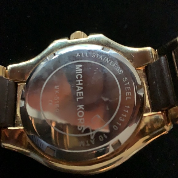 Michael Kors watch goldtone and leather band - Picture 4 of 7